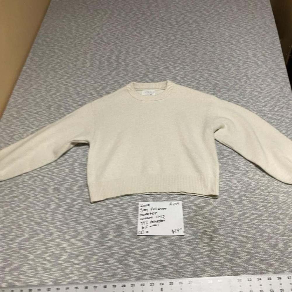 Zara gray knit pullover sweater in size 11-12. SKU-A734